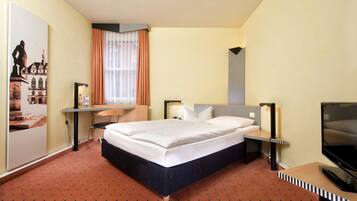 Roupas de cama antialérgicas, cofres nos quartos, escrivaninha