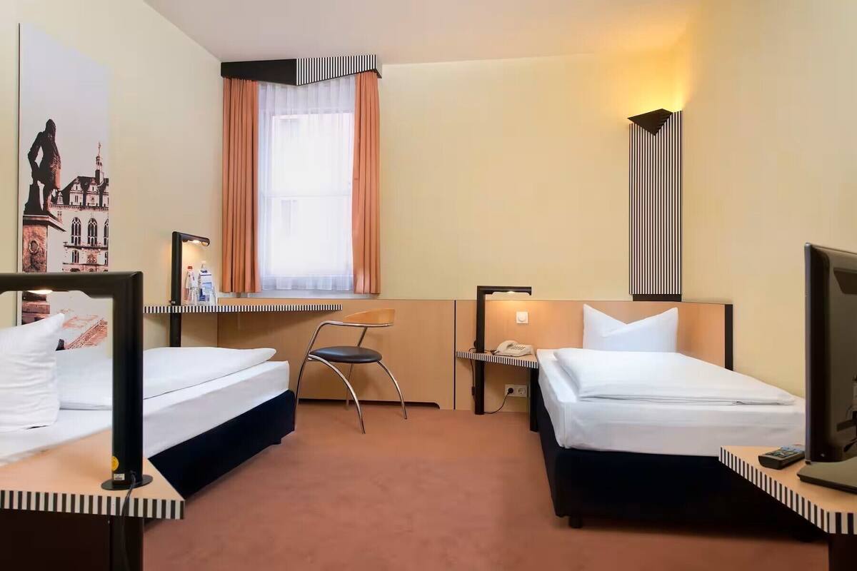 Hypoallergeen beddengoed, een kluis op de kamer, een bureau