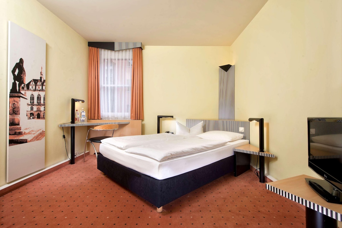 1 Double Bed, Premium Business Room