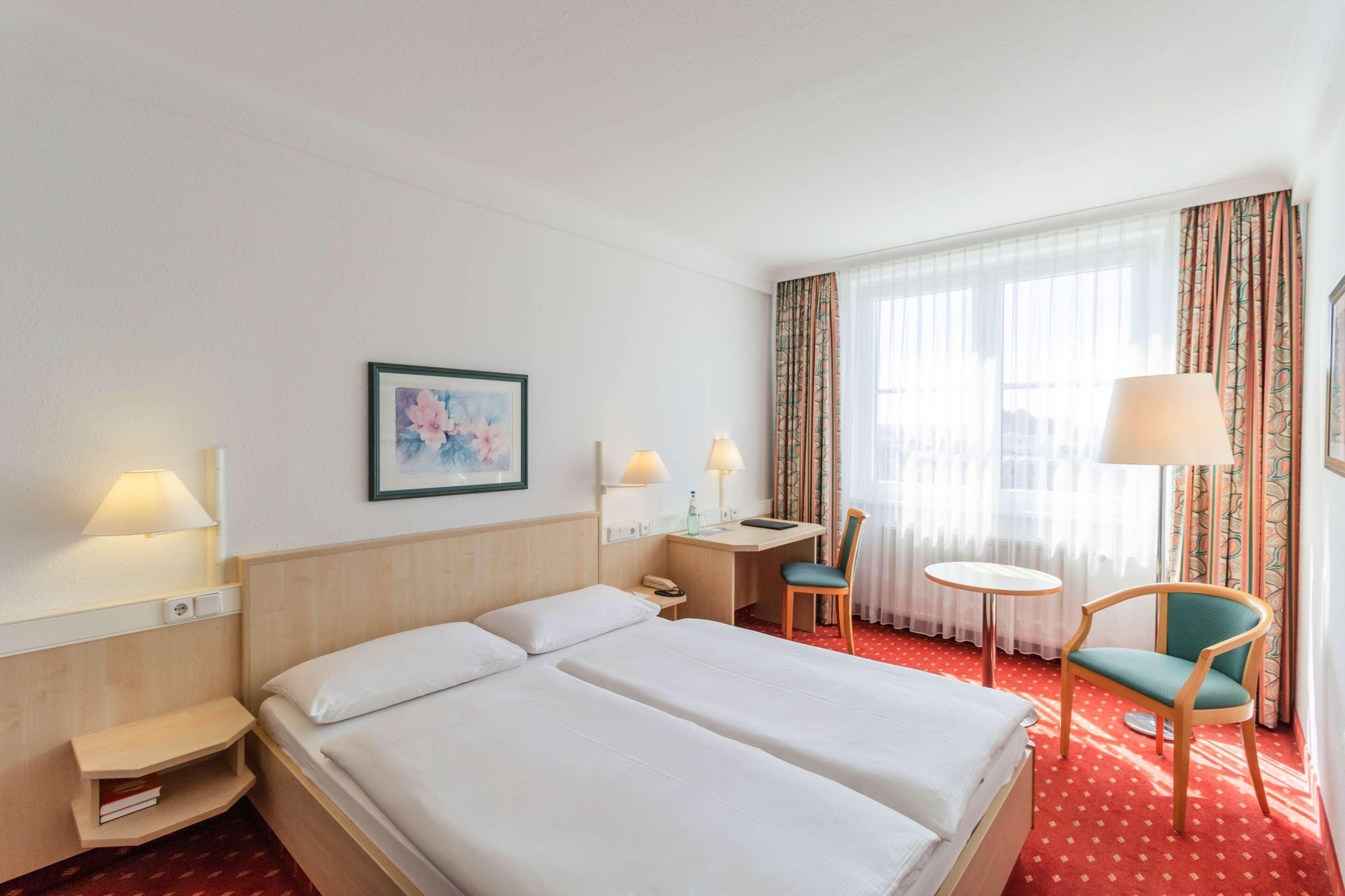 1 bedroom, hypo-allergenic bedding available, in-room safe, desk