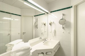 Standard Double or Twin Room | Bathroom | Shower, hair dryer, towels