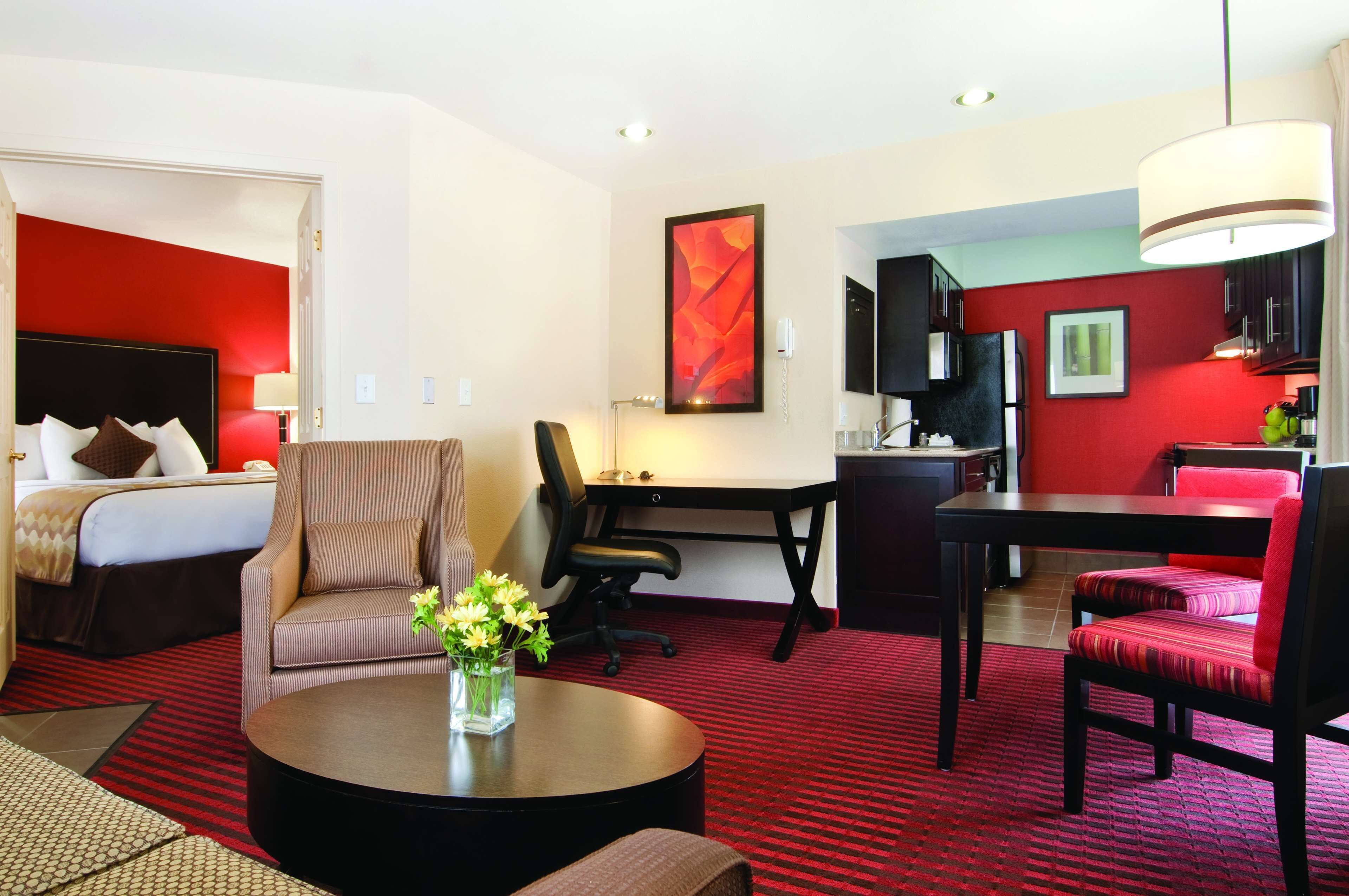 객실 내 금고, 책상, 다리미/다리미판, 무료 유아용 침대