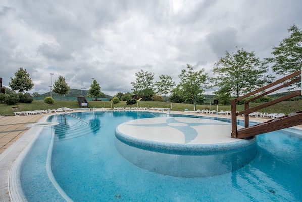 Indoor pool, outdoor pool