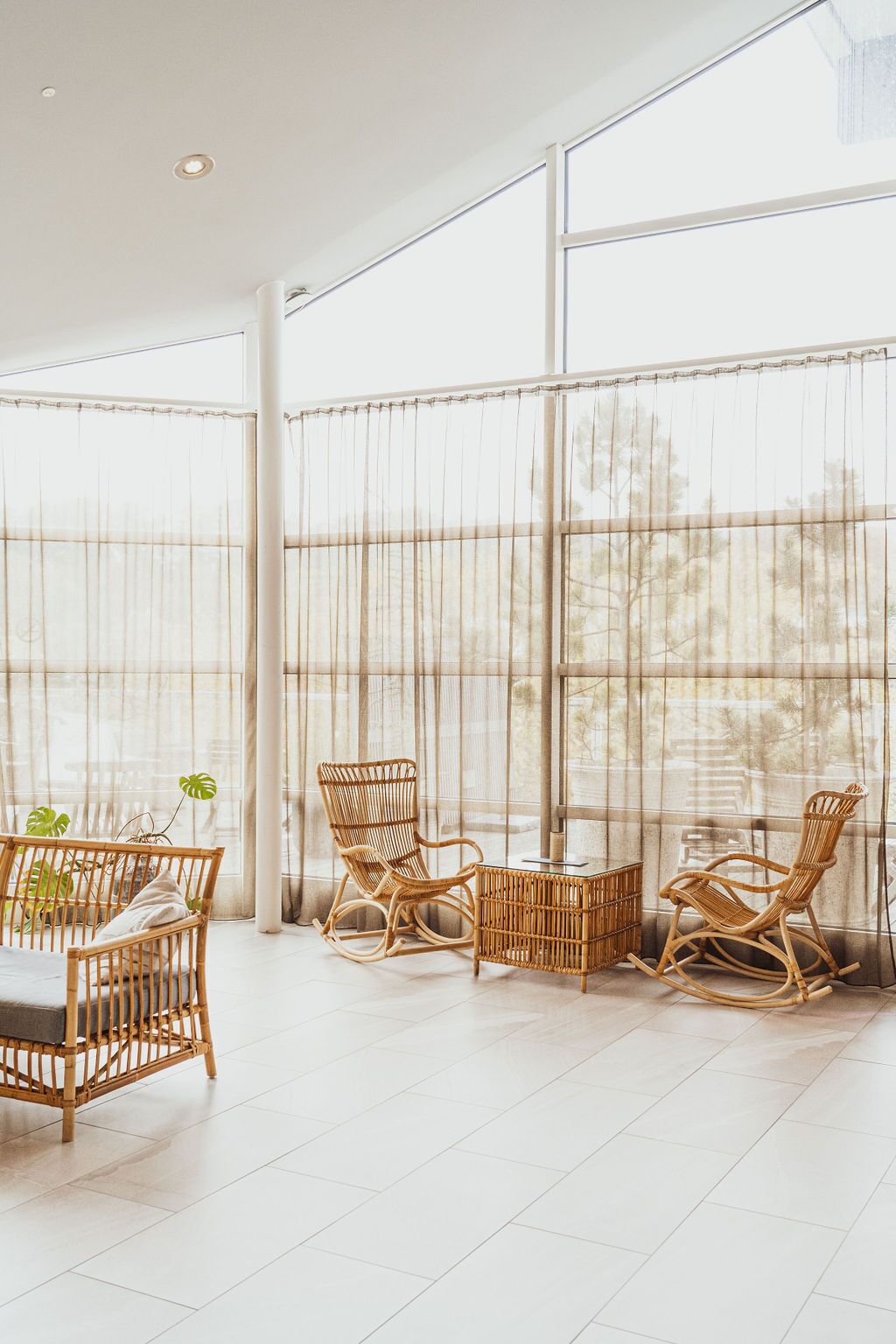 sauna, hot tub, steam room, body treatments, deep-tissue massages