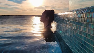 Infinity pool