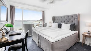 Hypo-allergenic bedding, in-room safe, blackout curtains - Marienlyst Strandhotel (Helsingor)