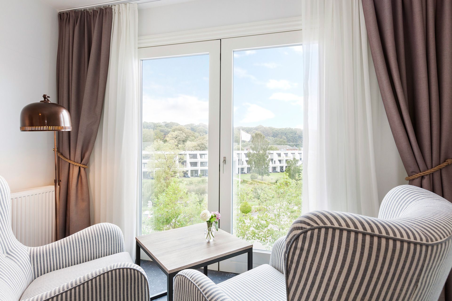 superior double room | living area | tv