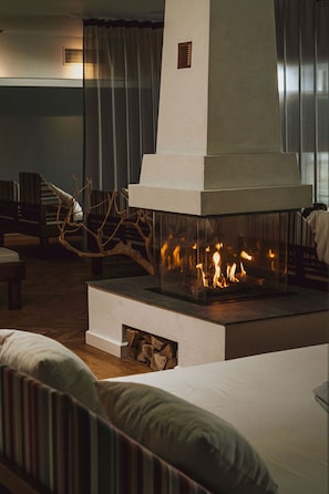 Sauna, hot tub, steam room, body treatments, deep-tissue massages