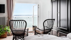 Hypo-allergenic bedding, in-room safe, blackout drapes