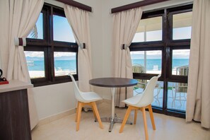 开间, 湖景 (Lakeview Studio Room) | Select Comfort 床、客房内保险箱、床单