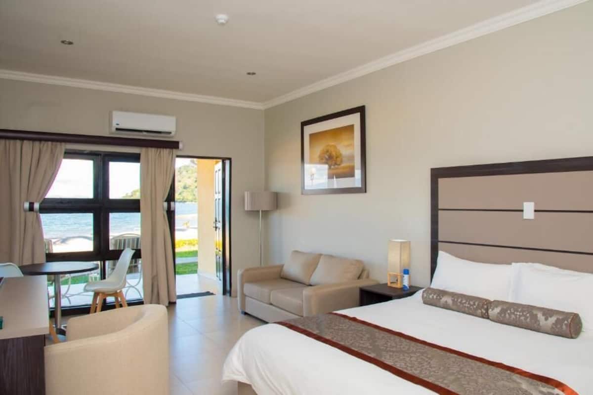 Studio, Lake View (Lakeview Studio Room) | Select Comfort beds, in-room safe, bed sheets