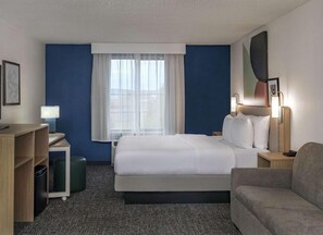 Room, 1 King Bed | Desk, laptop workspace, iron/ironing board, free WiFi - Spark by Hilton Louisville Airport (Louisville)