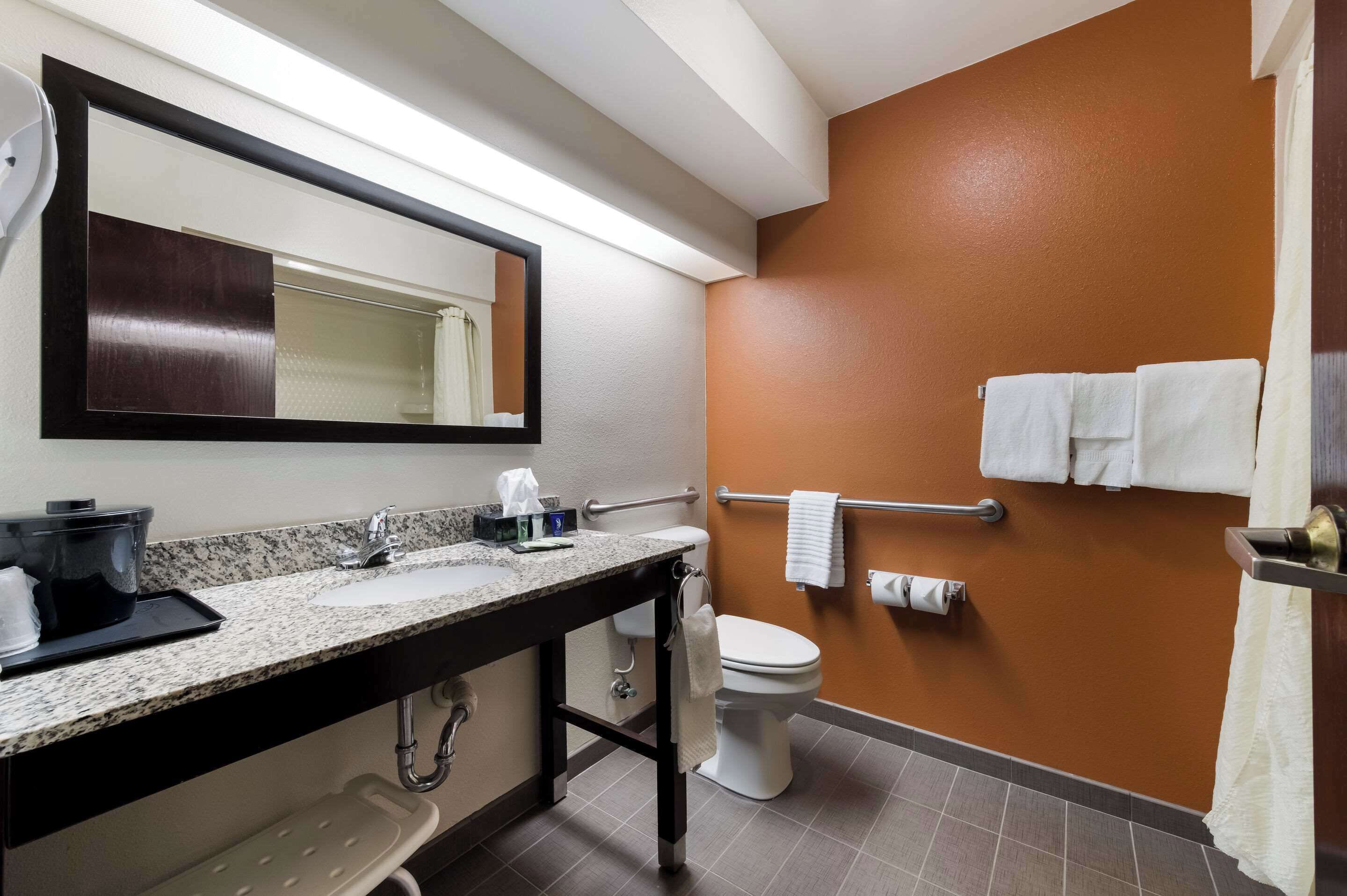 room, 1 queen bed, accessible | 1 bedroom, premium bedding, pillow-top beds, desk