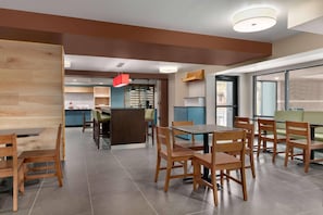 Free daily continental breakfast - Country Inn & Suites by Radisson, Roanoke Rapids, NC (Roanoke Rapids)