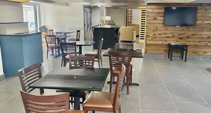 Country Inn & Suites by Radisson, Roanoke Rapids, NC