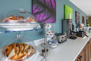 Petit déjeuner à emporter compris tous les jours