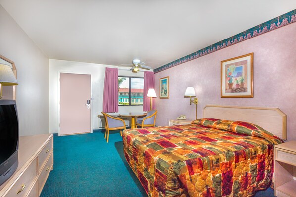 Studio Suite, 1 Queen Bed, Accessible, Non Smoking