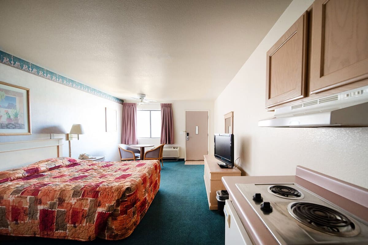 Studio Suite, 1 Queen Bed, Accessible, Non Smoking | Bed sheets