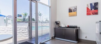 Motel 6 Bakersfield, CA - Central