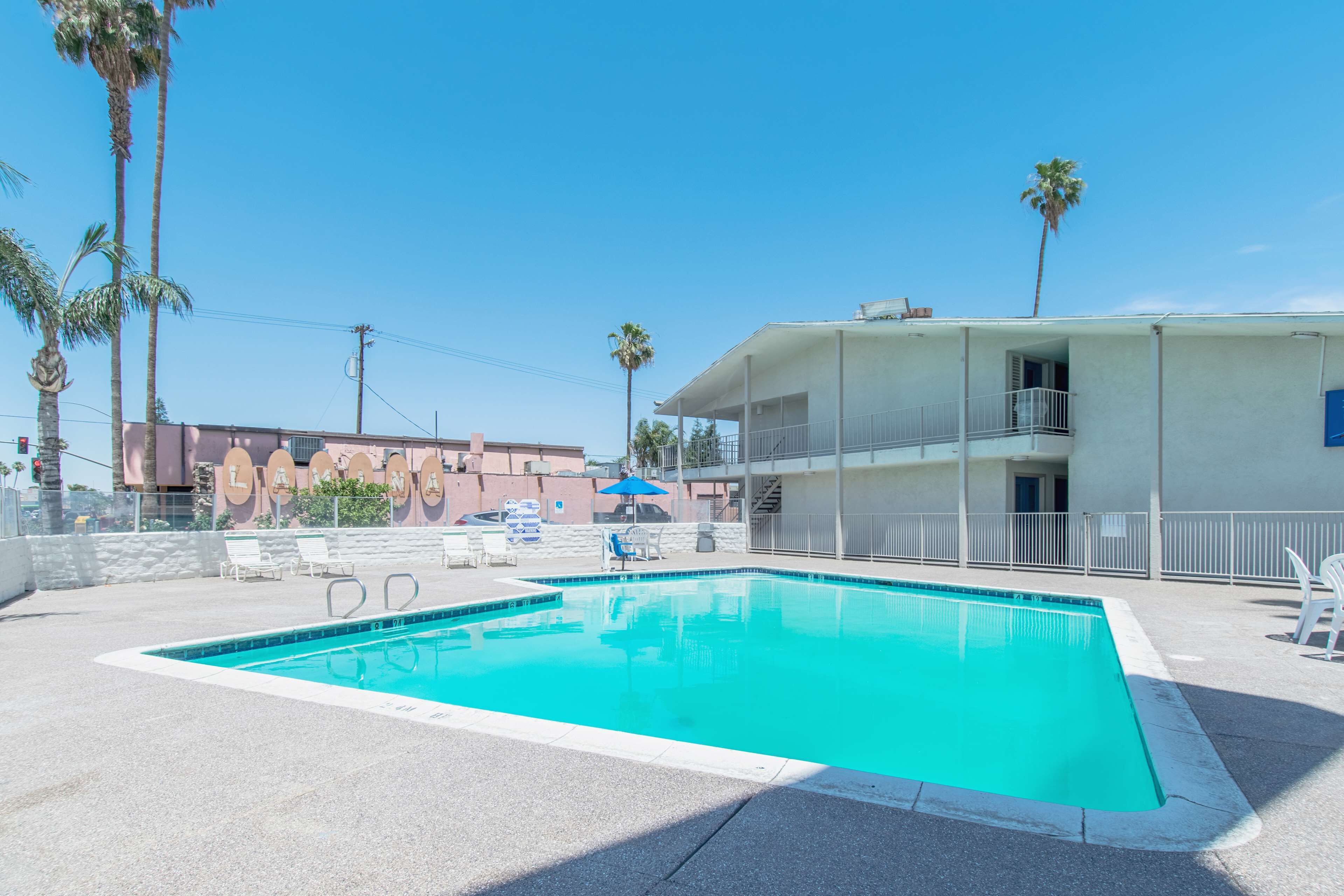 حمام سباحة خارجي