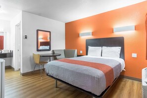 Tabla de planchar con plancha, wifi gratis y ropa de cama 