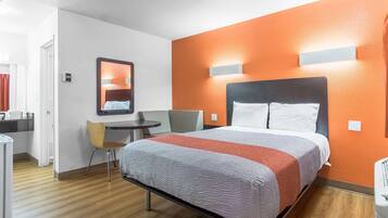 Iron/ironing board, free WiFi, bed sheets