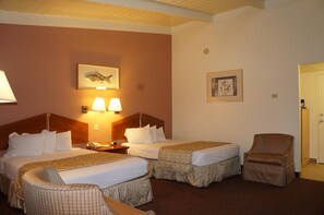 Iron/ironing board, free WiFi, bed sheets, alarm clocks - Americas Best Value Inn & Suites Oroville (Oroville)