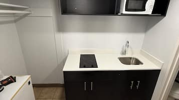 Iron/ironing board, free WiFi, bed sheets, alarm clocks