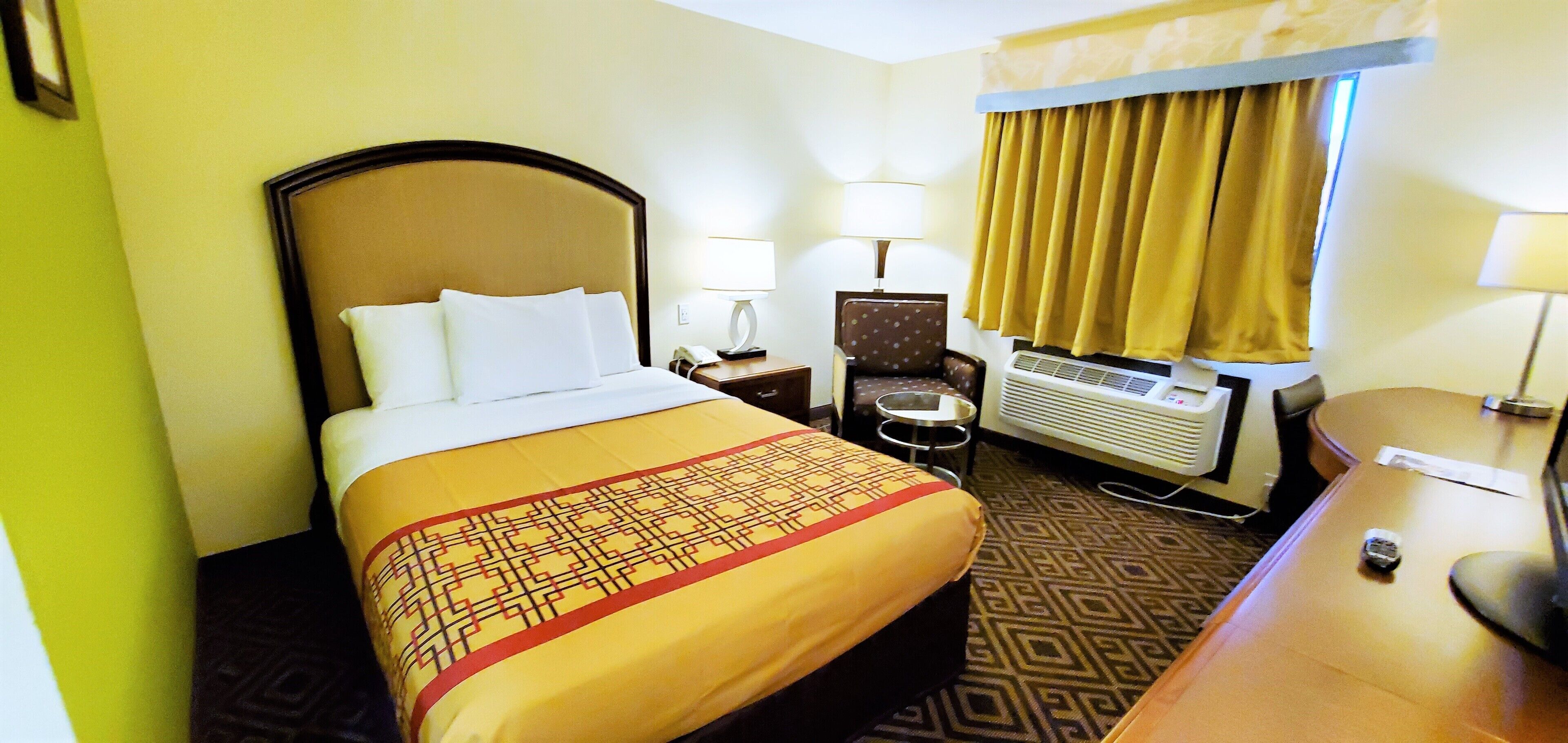 room, 1 queen bed, non smoking | individually decorated, individually furnished, desk, blackout curtains