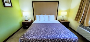 Suite, 1 King-Bett und Schlafsofa, Nichtraucher | Individuell dekoriert, individuell eingerichtet, Schreibtisch