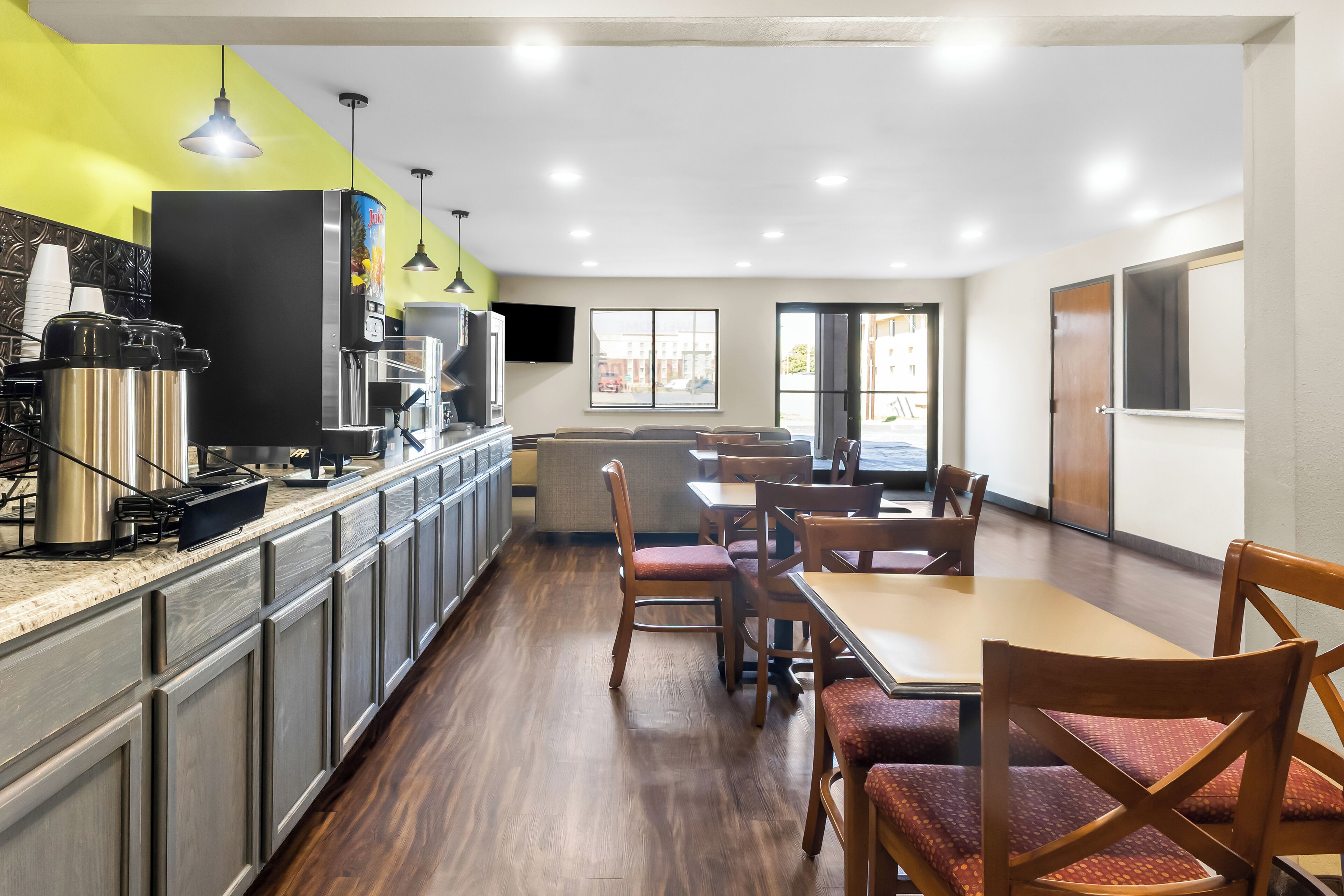 Free daily continental breakfast