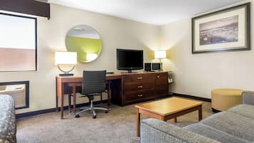 Suite, 1 King Bed with Sofa bed, Non Smoking | Individually decorated, individually furnished, desk, blackout drapes
