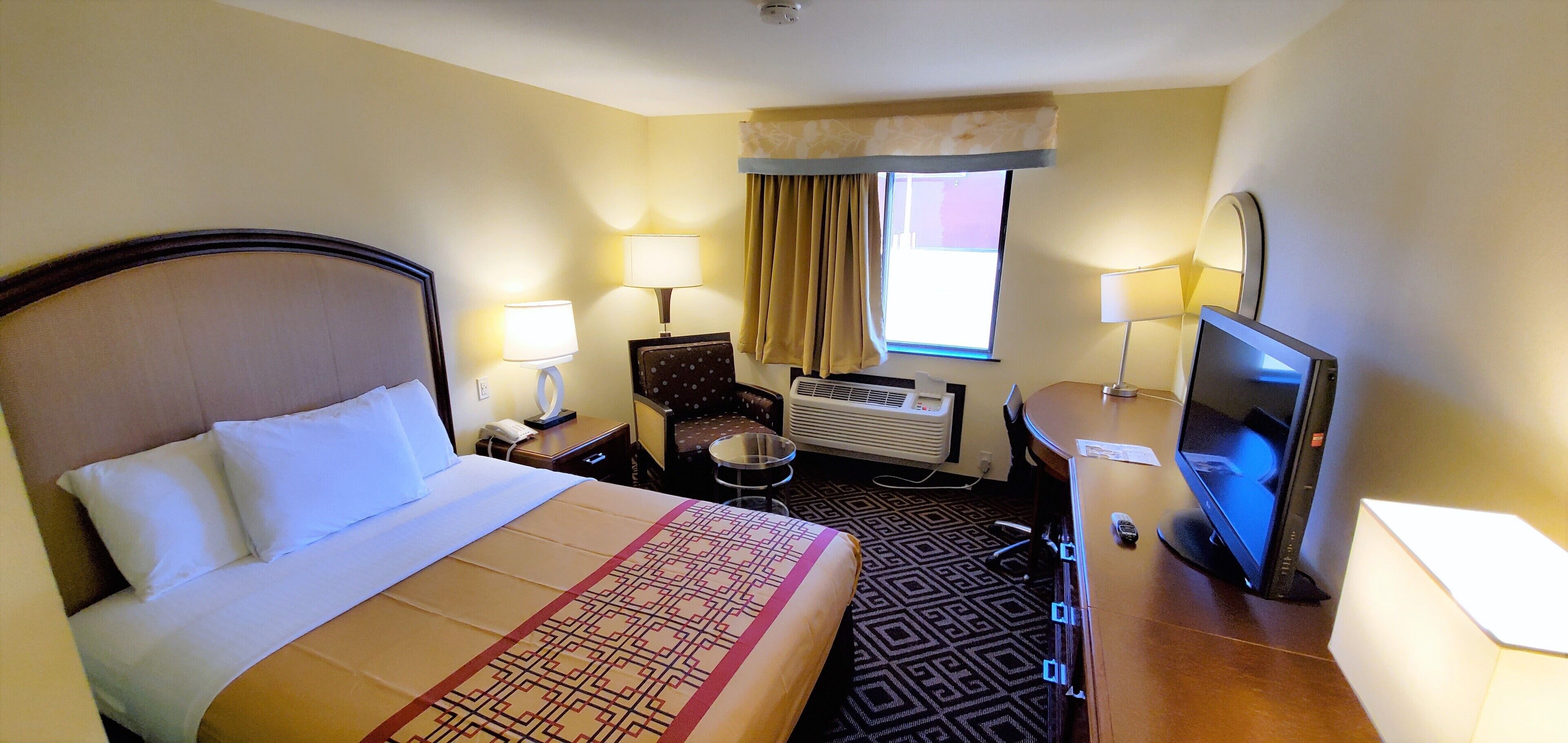 room, 1 queen bed, non smoking | individually decorated, individually furnished, desk, blackout curtains