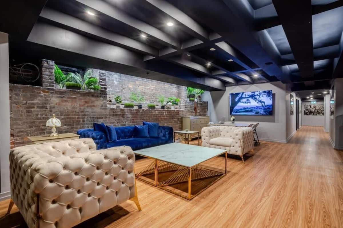 Deluxe Suite, 5 Bedrooms | Living area