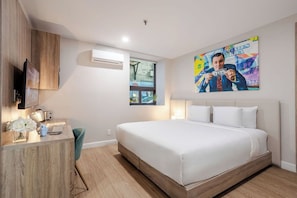 Habitación Deluxe, 1 cama King size | 1 habitación, escritorio y espacio para trabajar con laptop