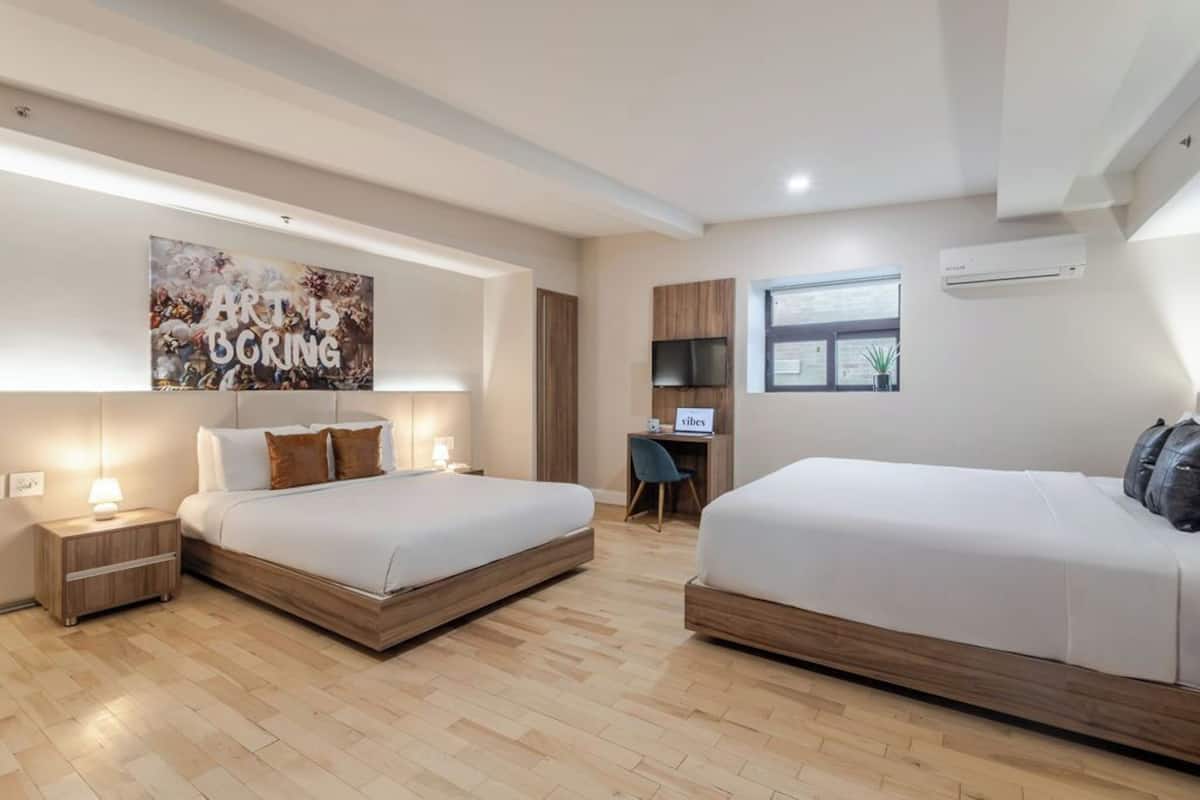 Escritorio y espacio para trabajar con laptop