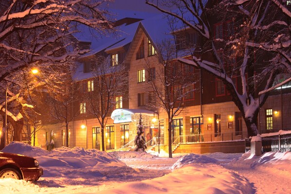 Façade de l’hébergement  – soirée/nuit