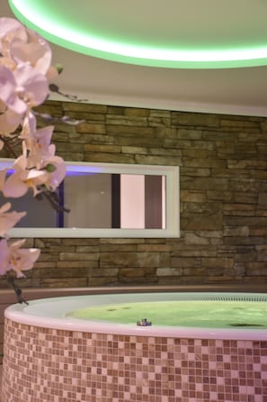 Sauna seca, banheira de hidromassagem, sauna a vapor