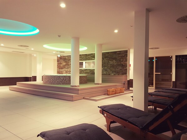 Indoor spa tub