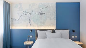 Comfort tweepersoonskamer | Hypoallergeen beddengoed, donsdekens, een kluis op de kamer, een bureau