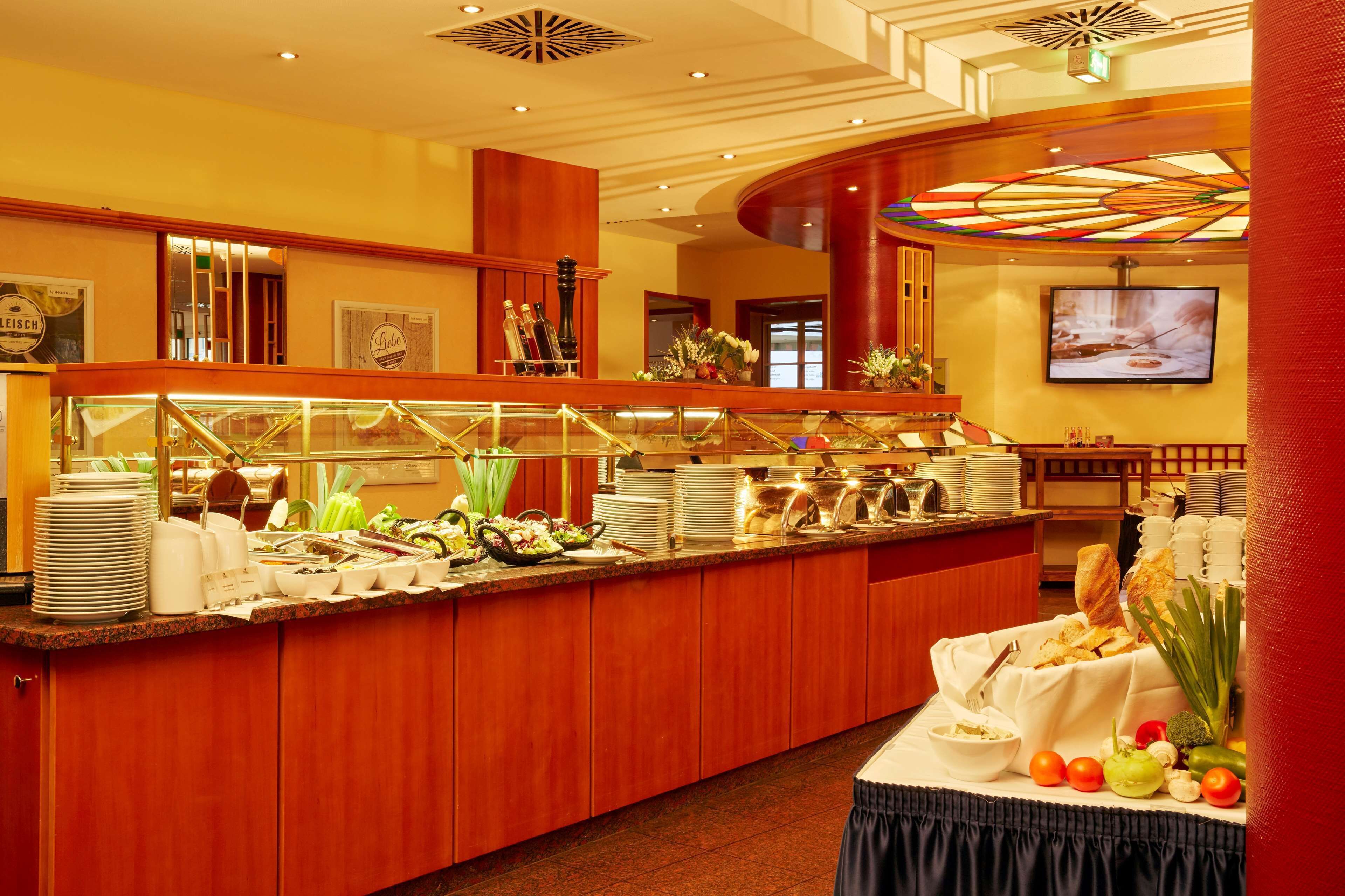 Daily continental breakfast (EUR 16.00 per person)