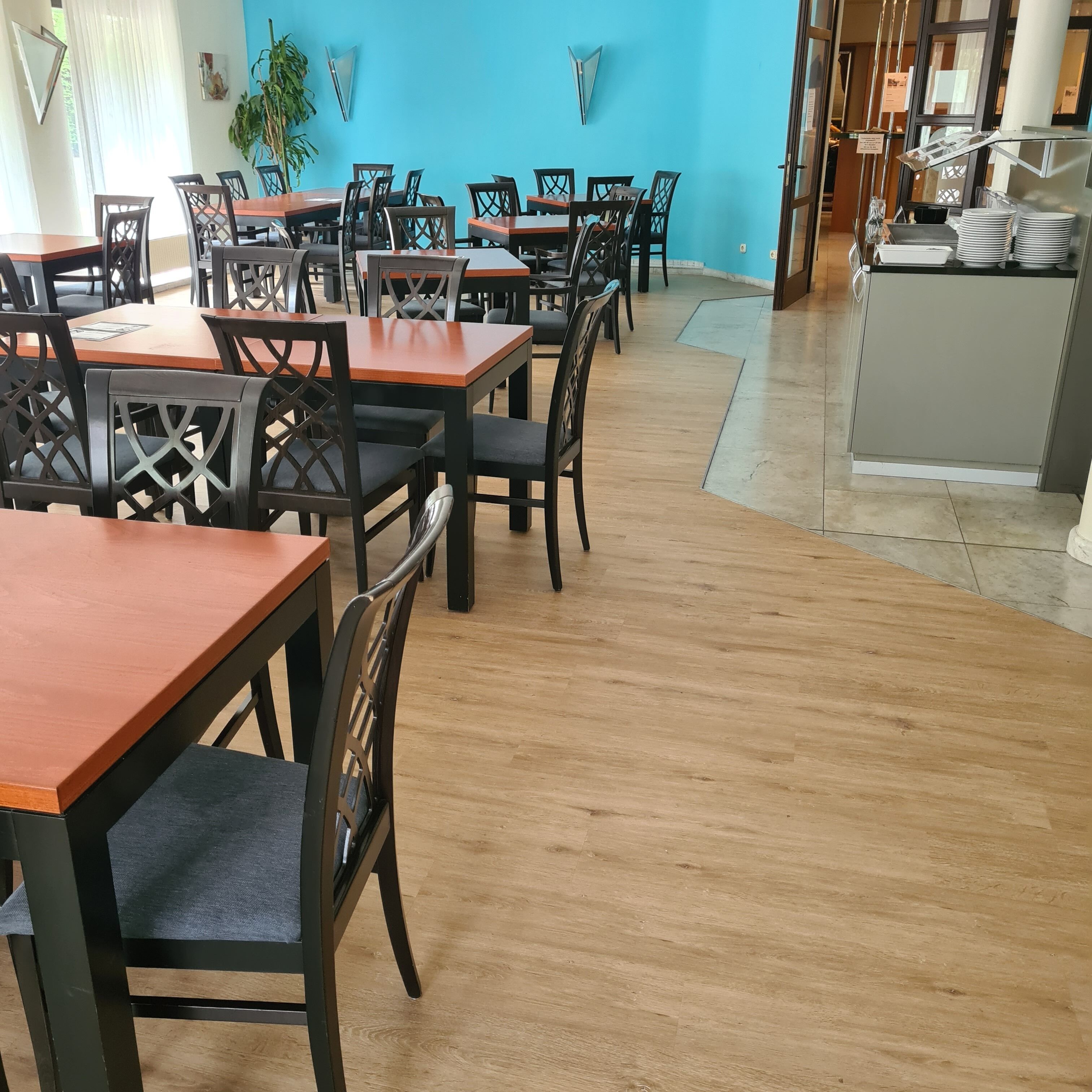 Petit déjeuner buffet (15 EUR par personne)