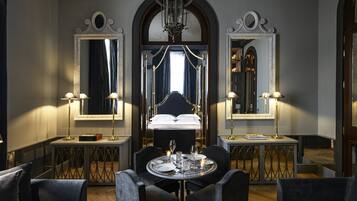 Presidential Suite Bristol | 1 Schlafzimmer, hochwertige Bettwaren, Minibar, Zimmersafe