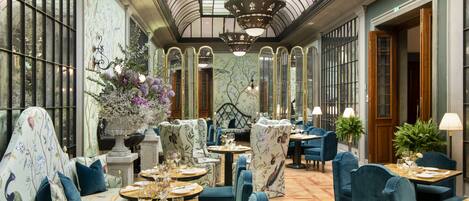 Dinner served, Regional cuisine, alfresco dining