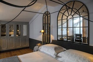 Suite Bristol | 1 bedroom, premium bedding, minibar, in-room safe