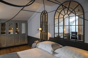 Suite Bristol | 1 bedroom, premium bedding, minibar, in-room safe