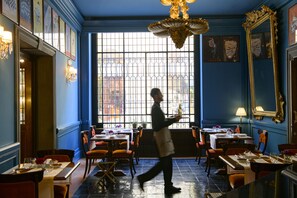 Bar (in der Unterkunft)