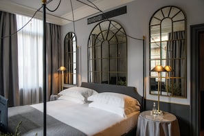 Suite Bristol | 1 bedroom, premium bedding, minibar, in-room safe
