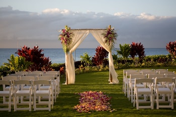 Outdoor wedding area at Royal Lahaina Resort & Bungalows