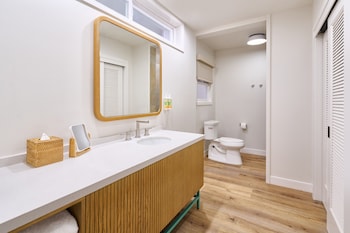 Bathroom amenities at Royal Lahaina Resort & Bungalows